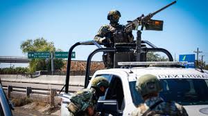 Cúpula de seguridad federal arriba a Sinaloa tras jornada de violencia extrema en Culiacán