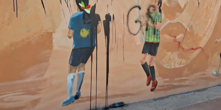 Cuatro mujeres, sospechosas de dañar el mural interactivo de C. Nahl