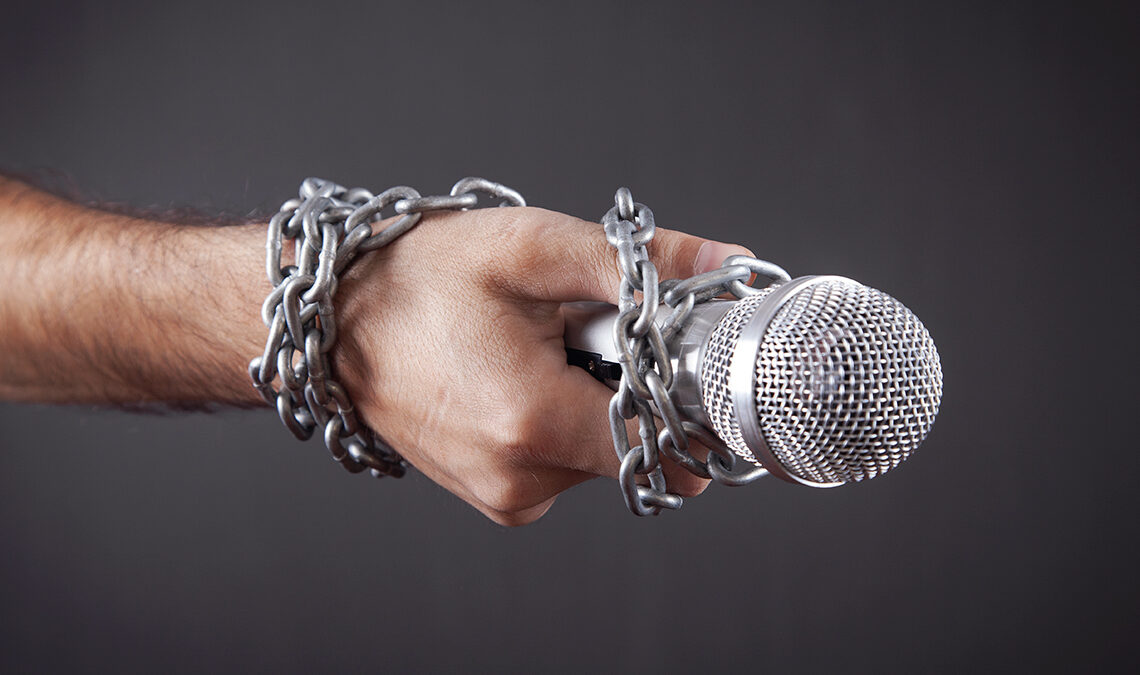Plantea 4T ‘castigos’ a radio y TV; mecanismos de control, ‘Árbitro’ a modo