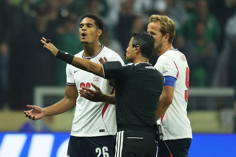 La FIFA mide con distinta vara al suspender dos partidos al inglés Quansah por la roja ante México