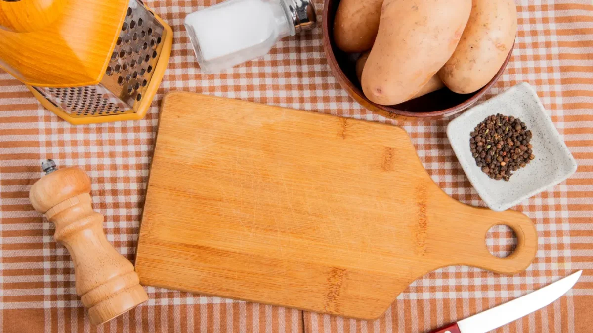 ¿Cuál es la mejor tabla para picar? ¿La  madera, el plástico, el acero o el mármol?