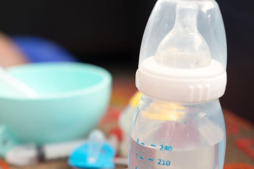 ¿Los bebés necesitan agua si hace calor? Esto debes saber si está en lactancia materna