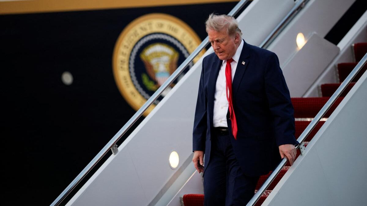 Golpe al T-MEC tras el Mundial: Trump fija arancel de 50% a autos, lácteos y alcohol canadienses
