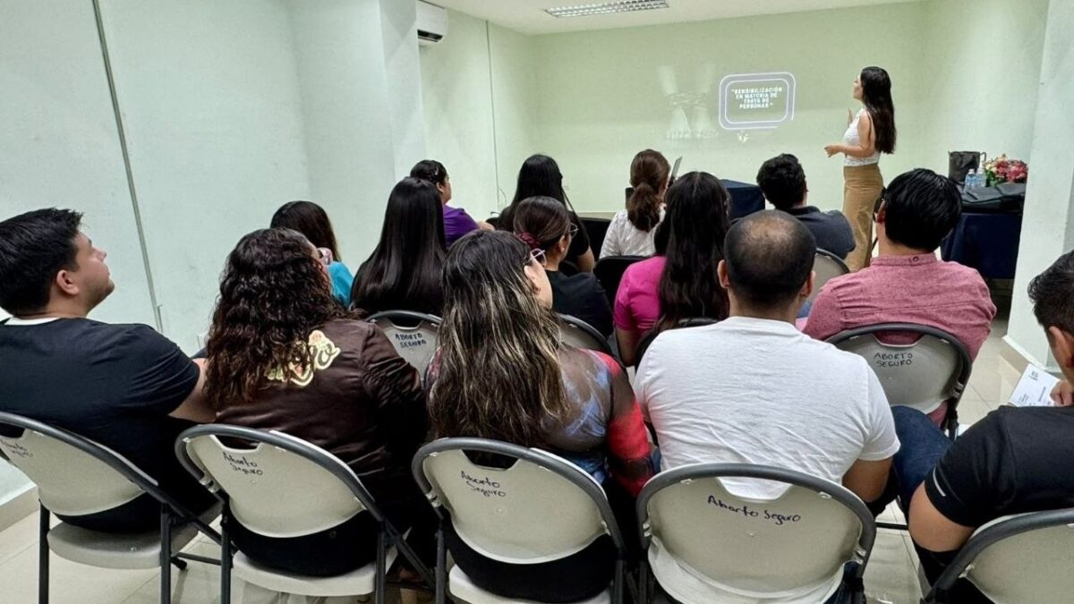 Capacita Comisión para Prevenir y Erradicar la Trata de Personas en BCS a personal del sector salud