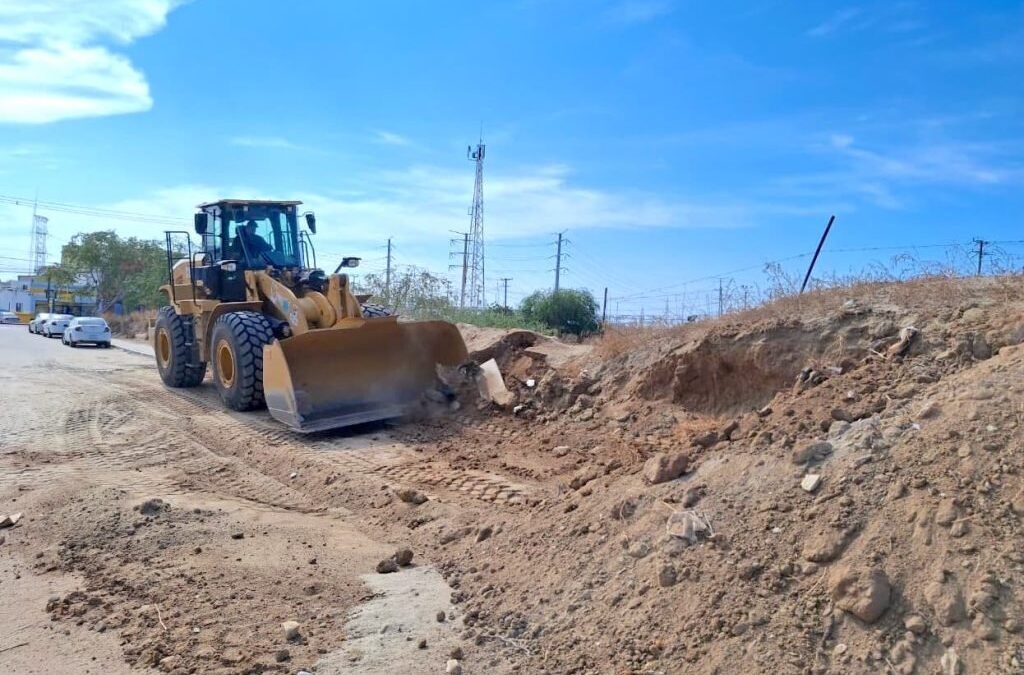 Gobierno de Los Cabos y ciudadanía unen esfuerzos en jornada de descacharrización en el fraccionamiento Innova