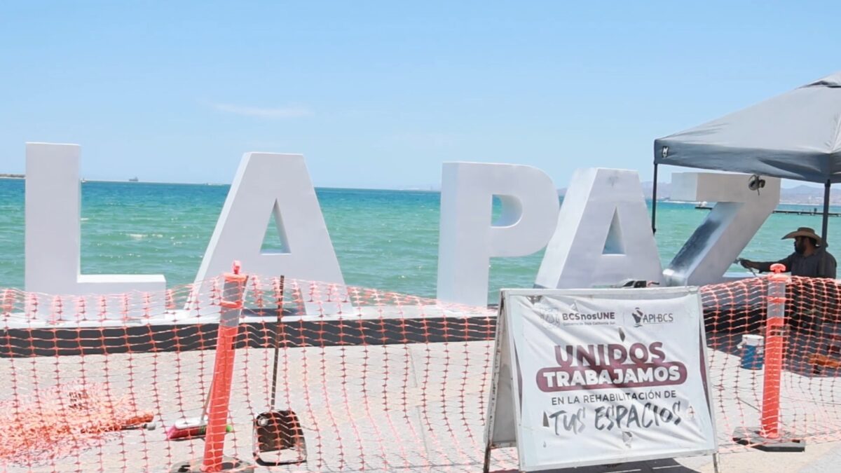 API-BCS renueva letras emblemáticas del Malecón de La Paz