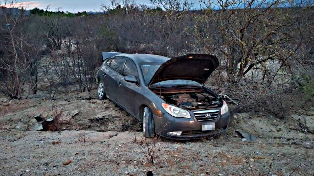 Conductor huye tras provocar choque en la carretera La Paz–Los Planes, dejando 3 lesionados