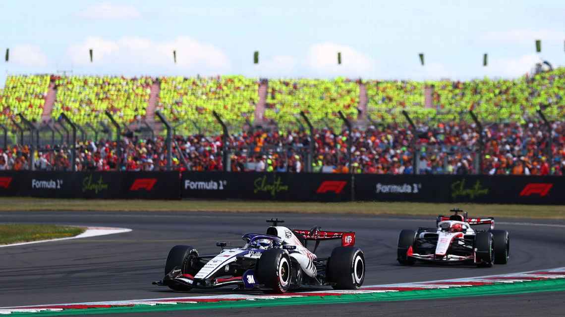 Checo Pérez finaliza decimocuarto en Silverstone