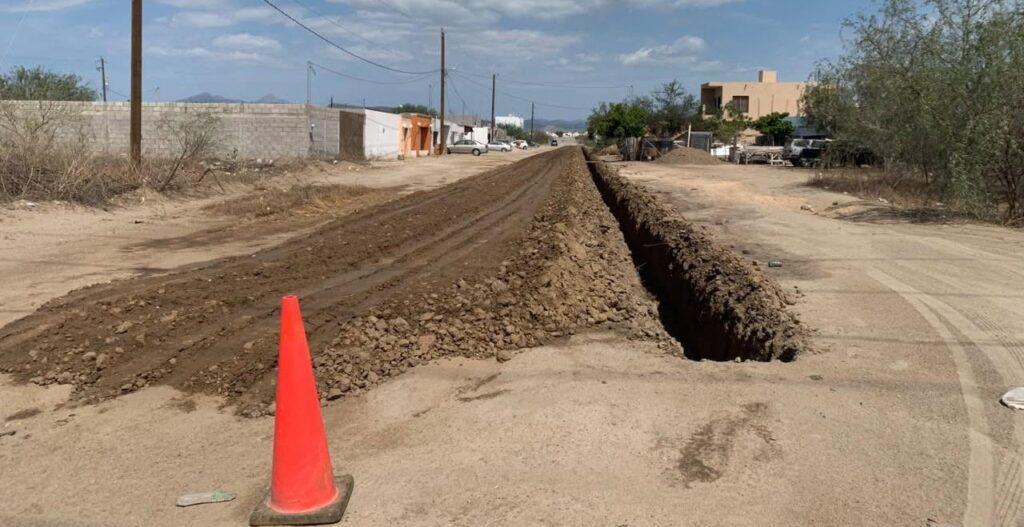 Inicia Gobierno Estatal construcción de red de agua potable en colonia Las Praderas de San Agustín, en La Paz