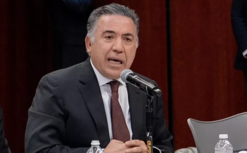 Inzunza vuelve al Senado y se deslinda del regreso de Rocha Moya