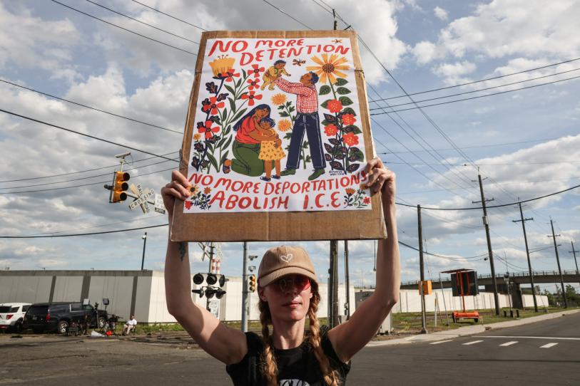 EU buscará a mexicanos que ha deportado para cobrarles multas millonarias