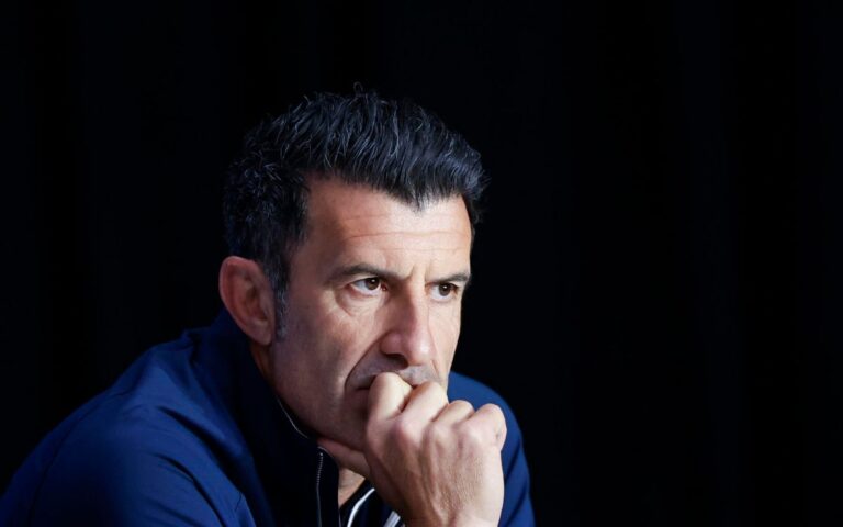 Luis Figo pide la renuncia de Infantino a la presidencia de la FIFA y lo tacha de ‘deshonesto’