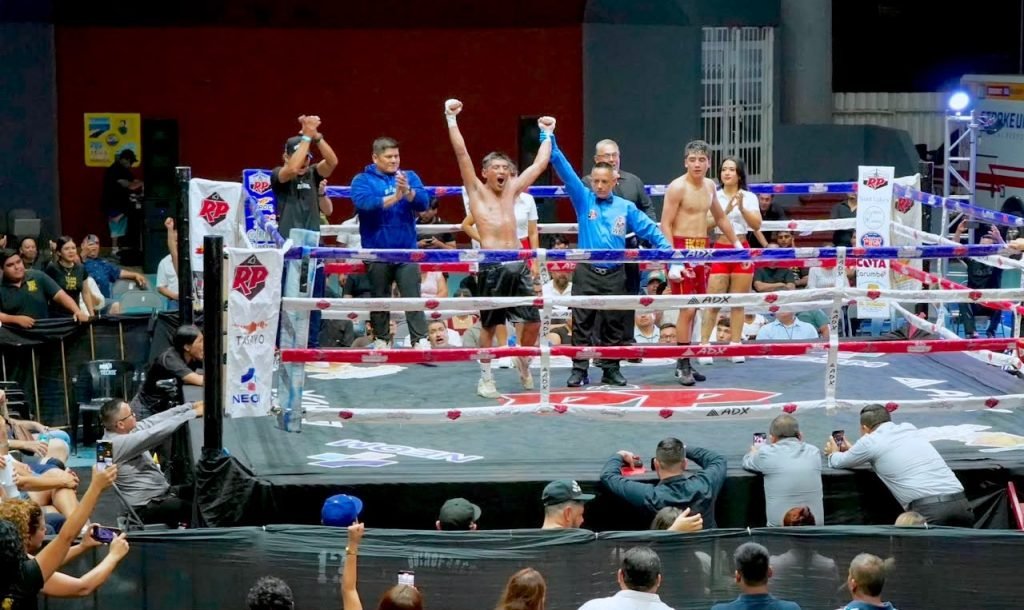 Talento cabeño continúa dejando huella: “Duelo de Titanes” reúne a familias y aficionados al boxeo en Cabo San Lucas