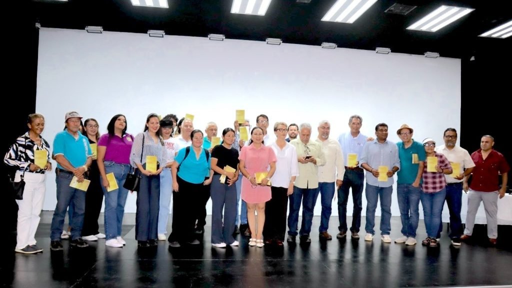 Recibe Ayuntamiento de Los Cabos mil ejemplares del libro “Importancia de Cabo San Lucas”