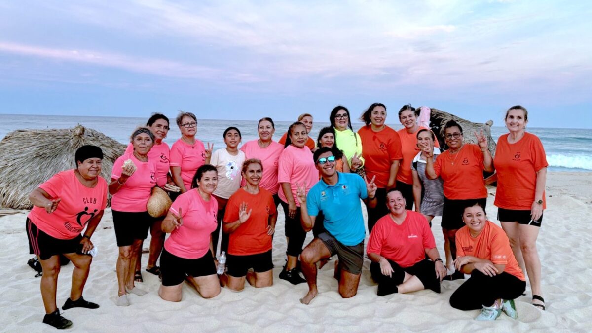 Celebran clases gratuitas de danzón y salsa en playa Costa Azul.