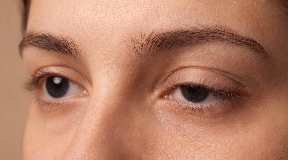 Por qué me tiembla el ojo: señales de alerta y cómo detener el espasmo