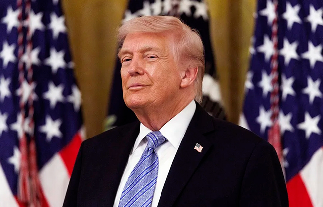Trump amenaza a Omán con bombardearlo si hace un acuerdo con Irán