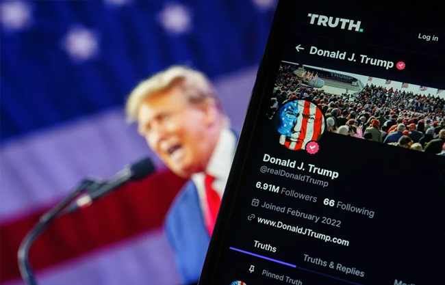 Demandan a Donald Trump por vender el acceso rápido a mensajes en su red social Truth Social