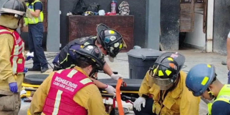 Tres lesionados tras colapsar estructura en Cabo San Lucas