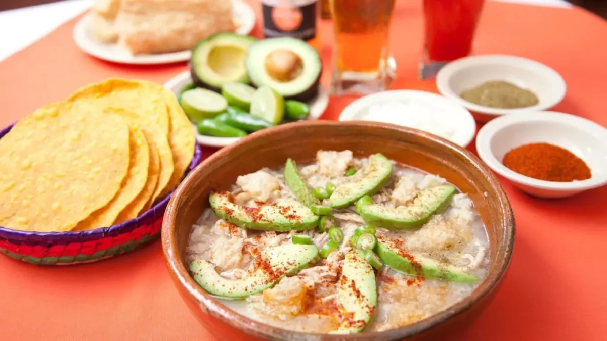 ¿Cuánto dura el pozole en el refrigerador? Esto debes saber antes de guardar lo que sobró