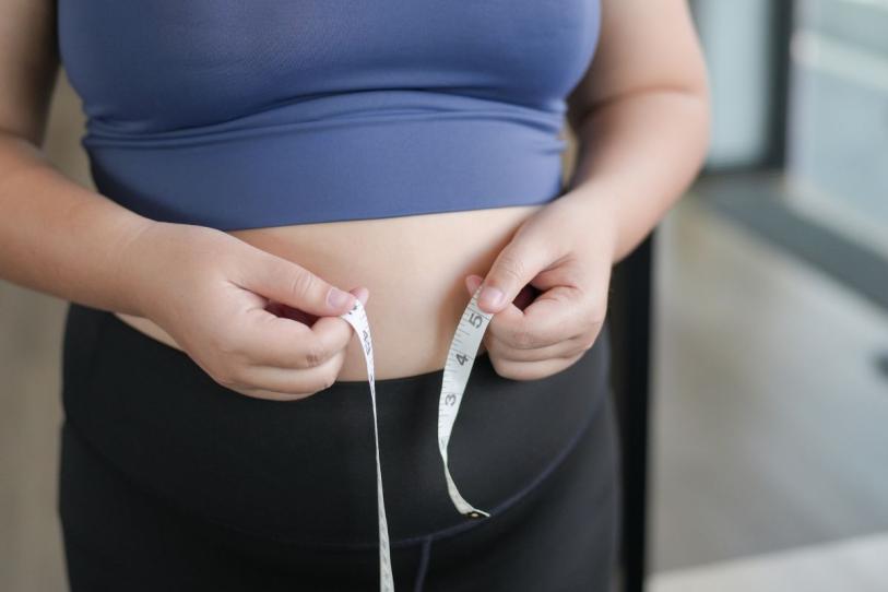 ¿Por qué aumenta la grasa abdominal en la menopausia?