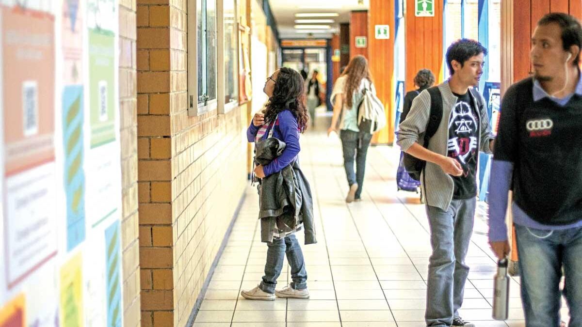 México, con el mayor rezago en media superior de la OCDE; 40% de jóvenes no terminan