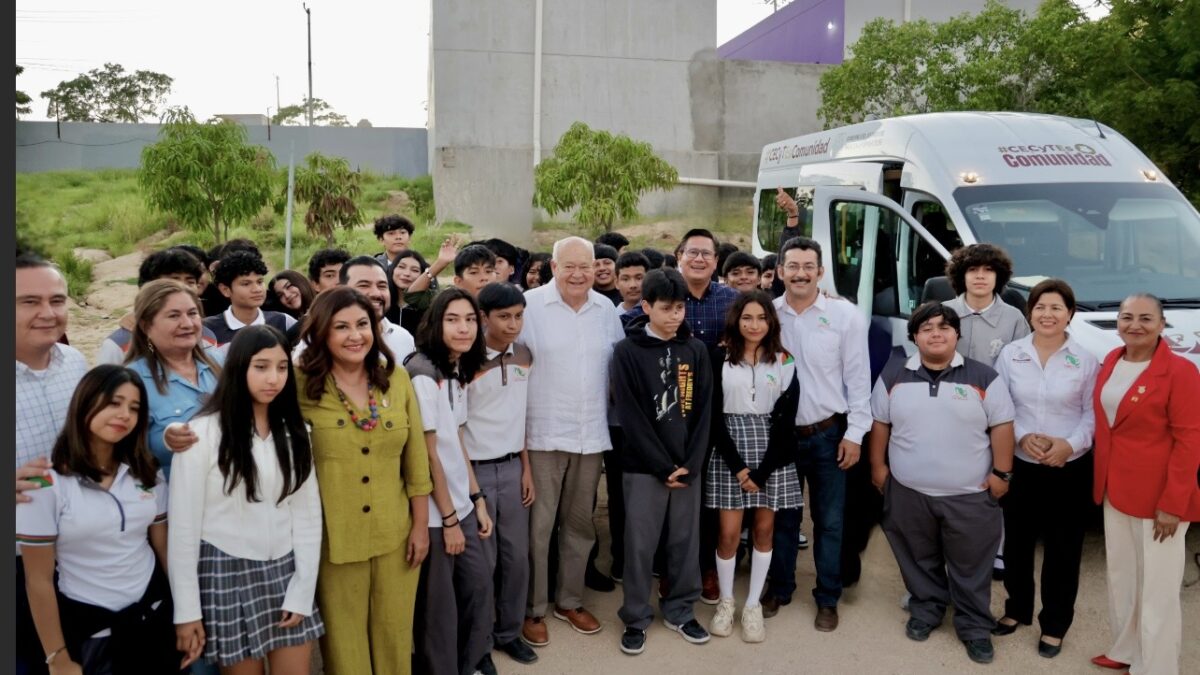 Gobierno del Estado entrega unidad de transporte al CECyT 05 Cabo San Lucas