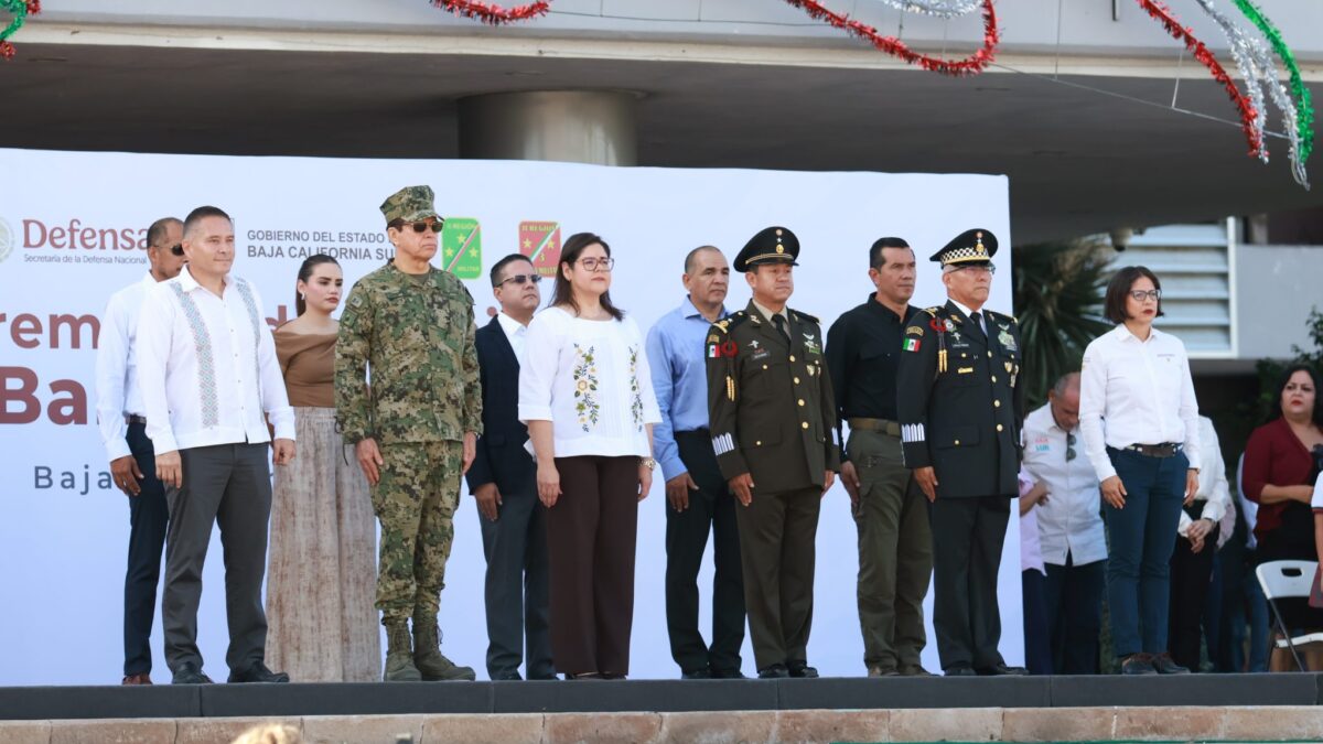 Inicia Gobierno de BCS actividades del mes patrio con izamiento de bandera