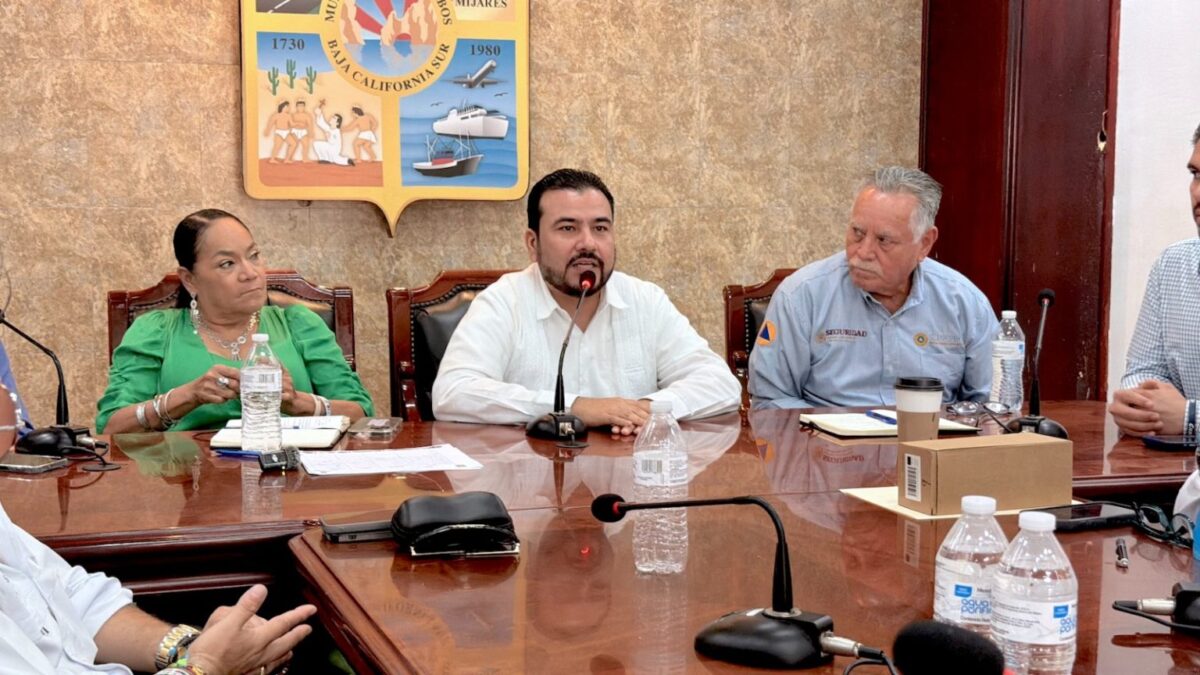 Atiende XV Ayuntamiento acumulación de basura y vehículos abandonados en arroyos de Los Cabos