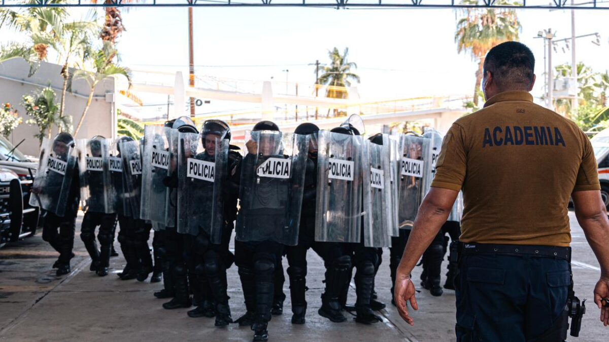 Capacitan a 40 mandos policiales de Los Cabos en formación continua