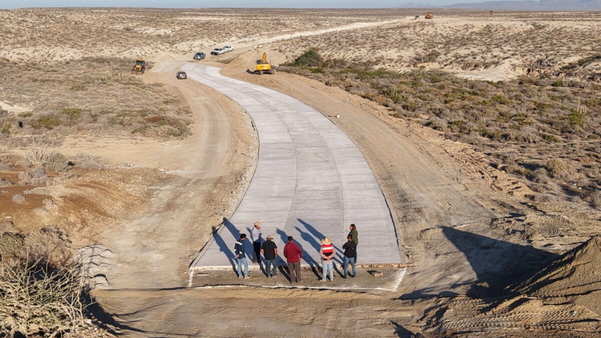 Supervisa SEPUIMM avance del 40% en la pavimentación del camino Bahía Asunción-Punta Prieta