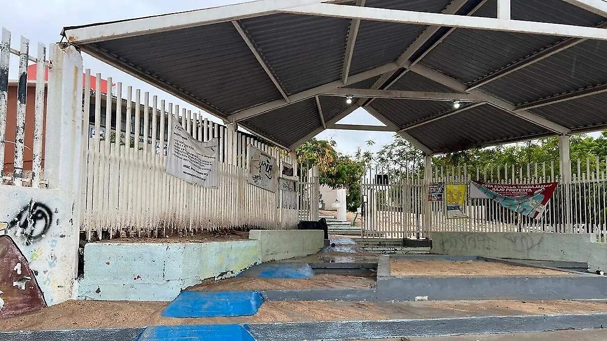 Protección Civil de Los Cabos activa refugios temporales y suspende clases ante huracán Rachel