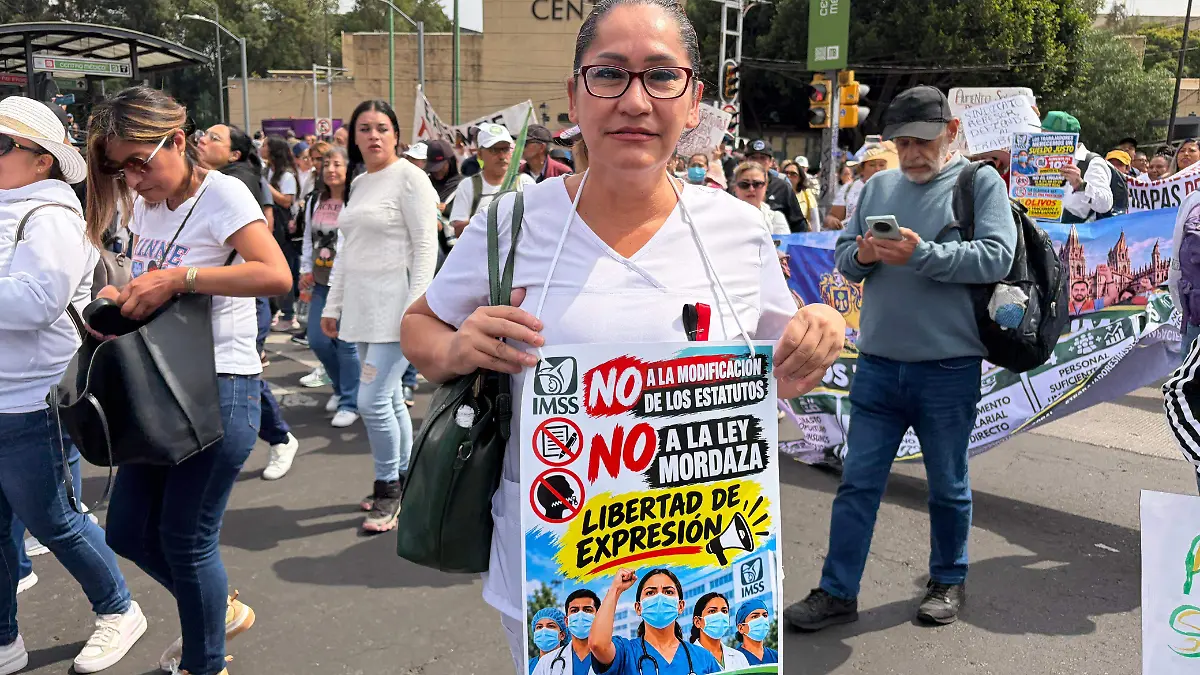 Convocan a marcha trabajadores del Seguro Social