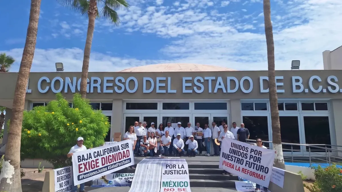 Jubilados de CFE llevan al Congreso de BCS iniciativa contra afectaciones a sus pensiones