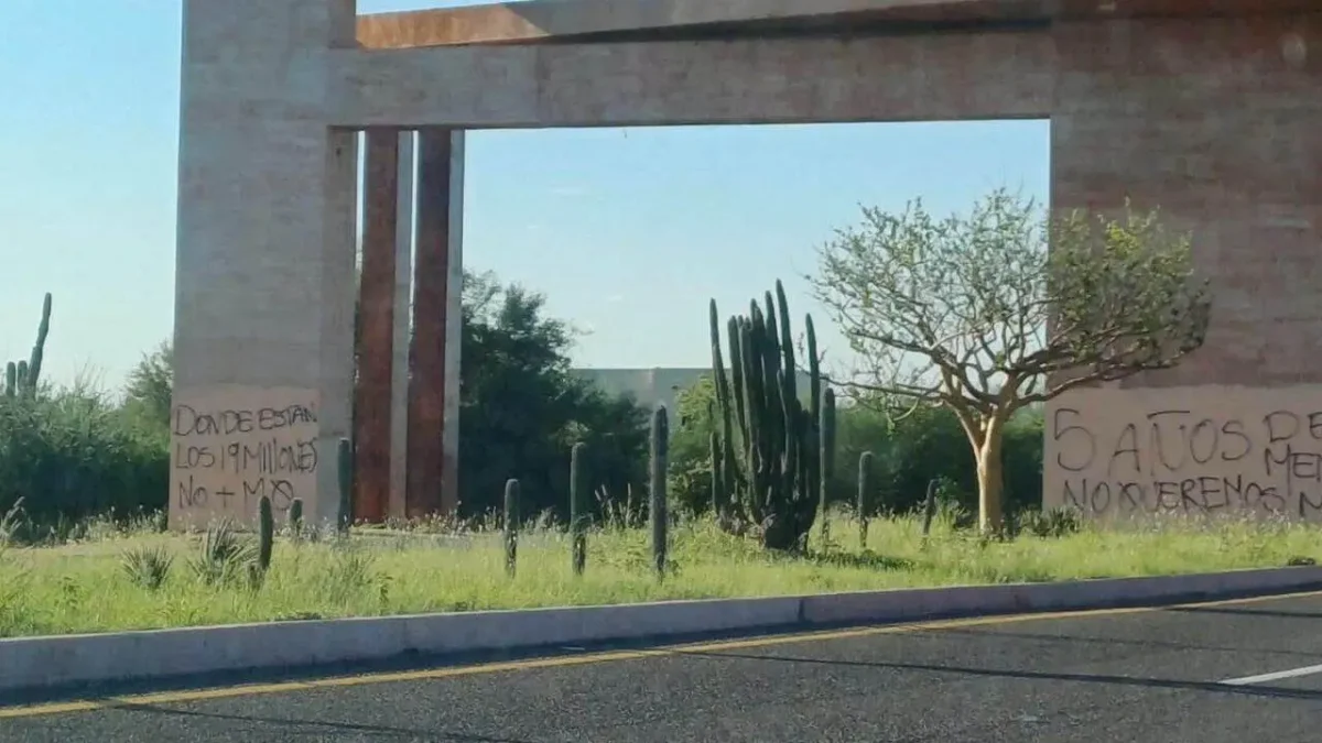 Puerta de la Paz vuelve a ser vandalizada; dejaron mensaje