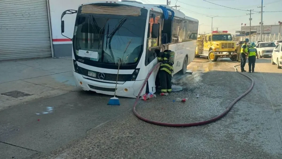 Se incendia autobús de pasajeros en Cabo San Lucas