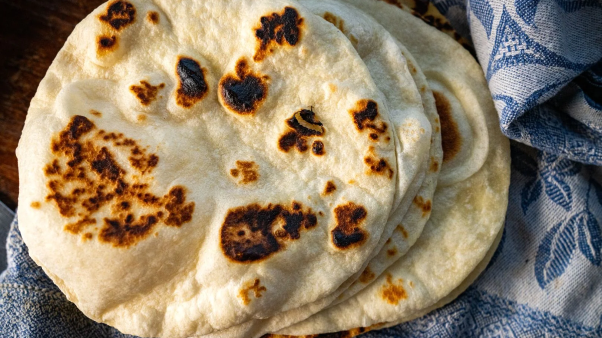 ¿Cómo hacer tortillas de harina? Receta e historia de un básico del norte