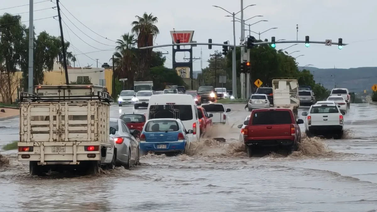 Causan lluvias caos en vados de La Paz