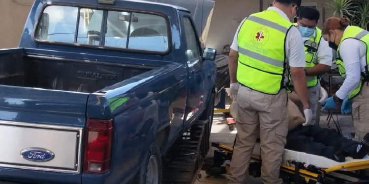 Le cayó encima una camioneta a mecánico