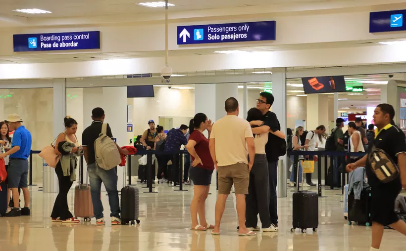 Diputados aprueban, en lo general, aumento a tarifa para turistas extranjeros