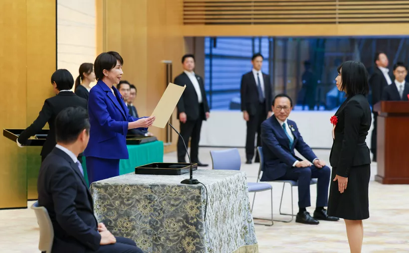 Primera ministra de Japón desata polémica sobre el papel de la mujer