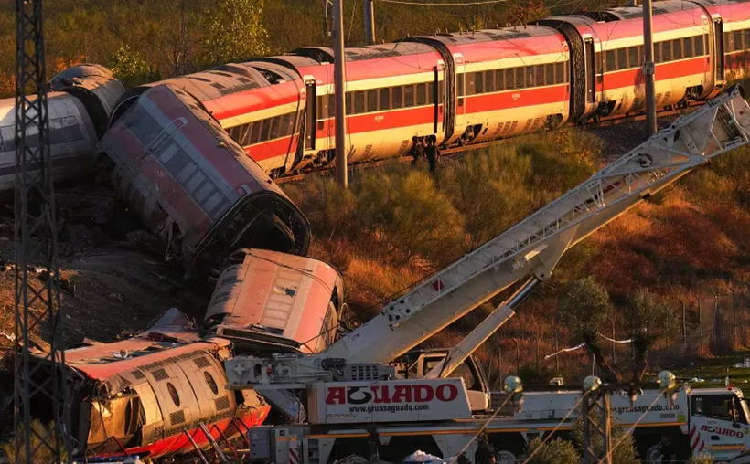 Aumentan a 68 la cifra de muertos por choque de trenes en España