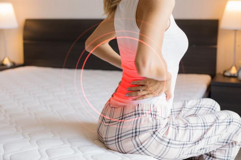 ¿Dolor de espalda al despertar? Estas señales indican que tu colchón ya necesita un cambio