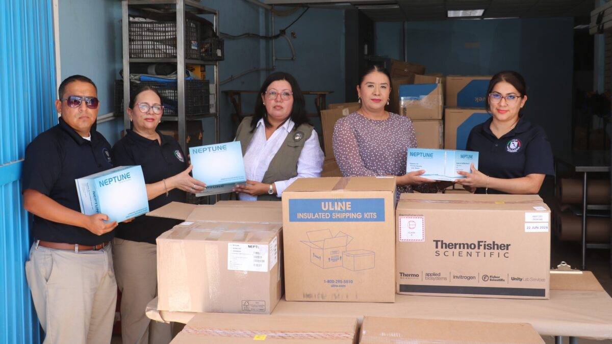 Entrega Comisión Estatal de Búsqueda equipo especializado al laboratorio de genética de la PGJE