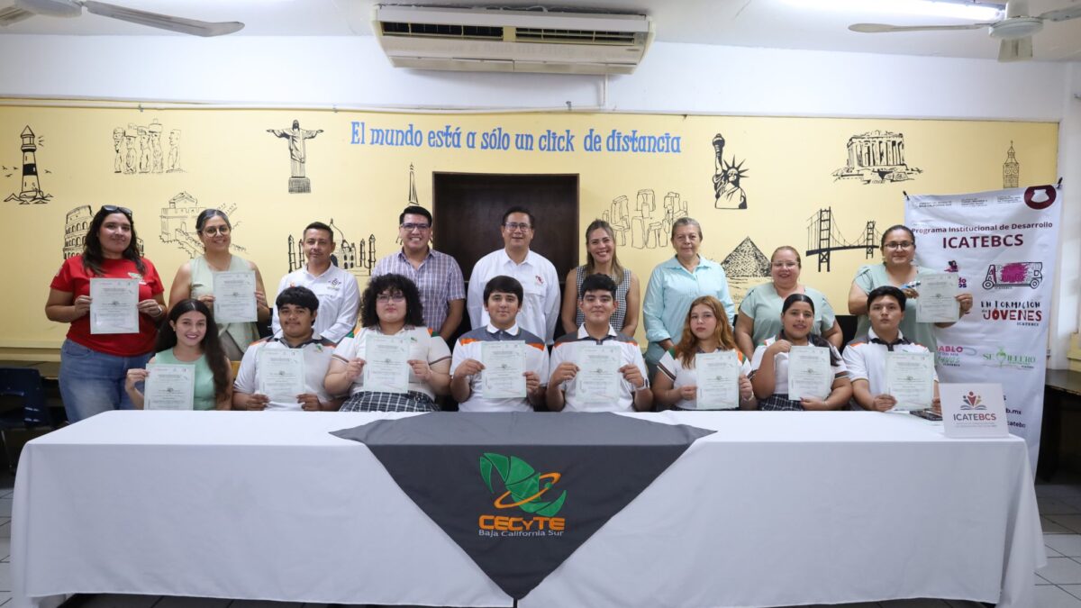 Entrega ICATEBCS 39 constancias a comunidad escolar y administrativa de Los Cabos