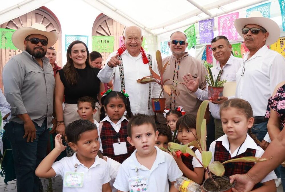Conmemora Víctor Castro el Día de la Nación Pluricultural en Todos Santos