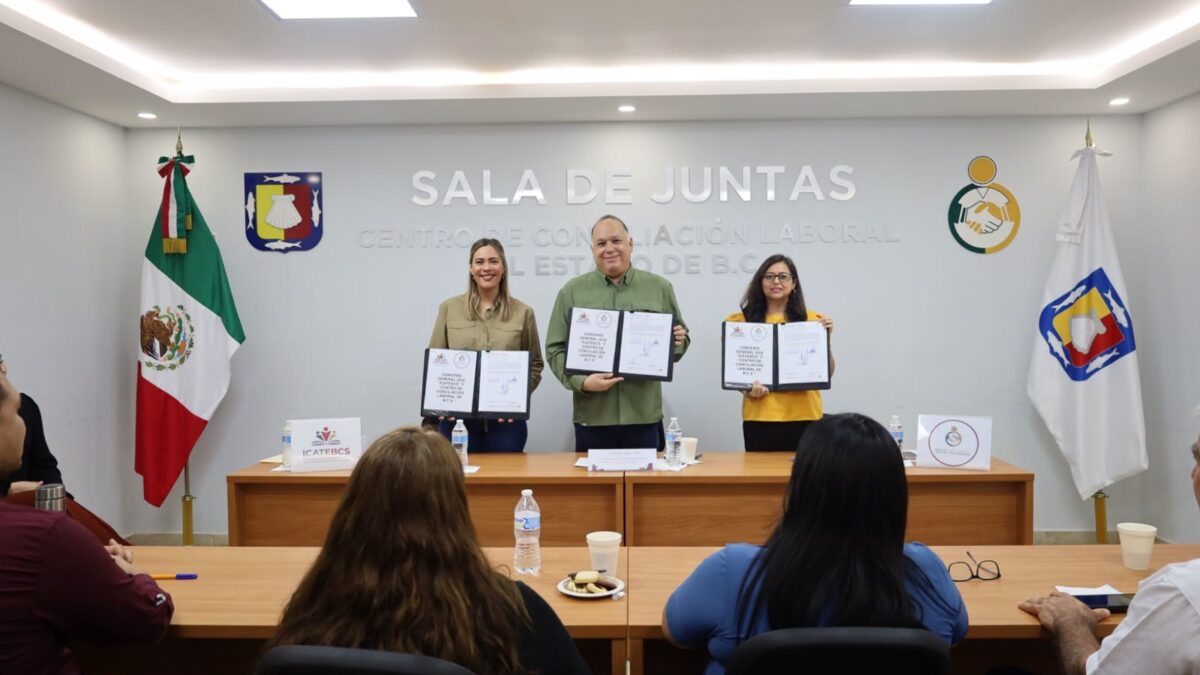 Firma ICATEBCS convenio para capacitar al personal del Centro de Conciliación Laboral