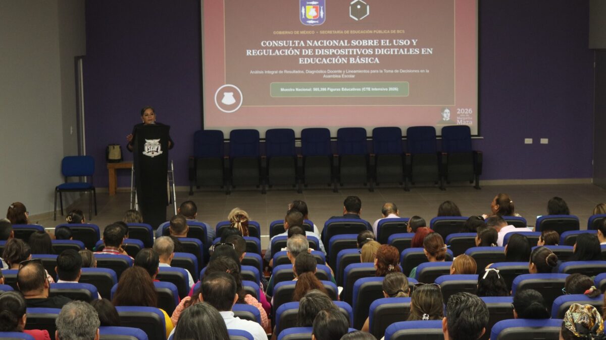 Realizan asambleas informativas sobre uso de celulares con más de 300 asistentes en La Paz