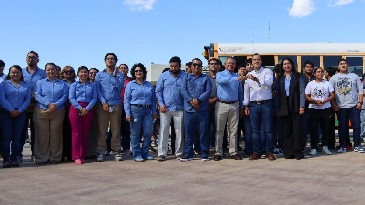 Entrega Gobierno del Estado unidad de transporte a la Universidad Tecnológica de La Paz