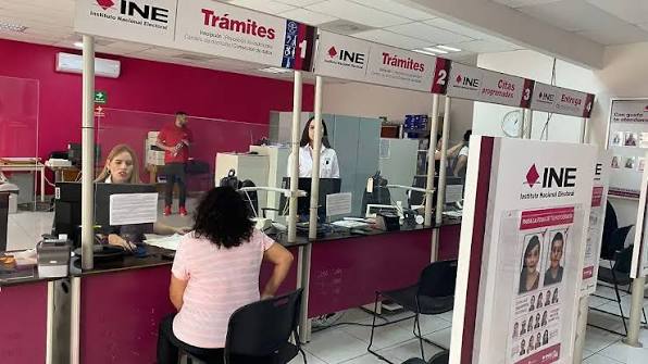 Amplía el INE horarios de módulos para tramitar la credencial para votar